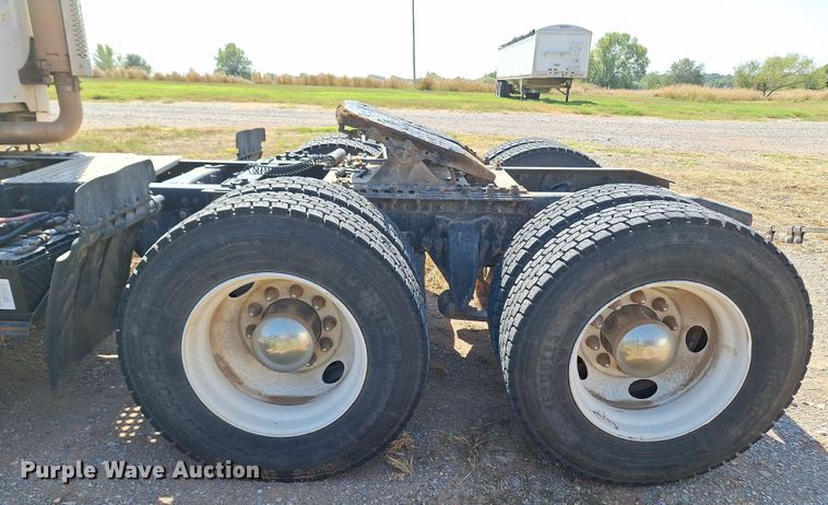 image for item EQ2312 2007 Sterling A-Line semi truck