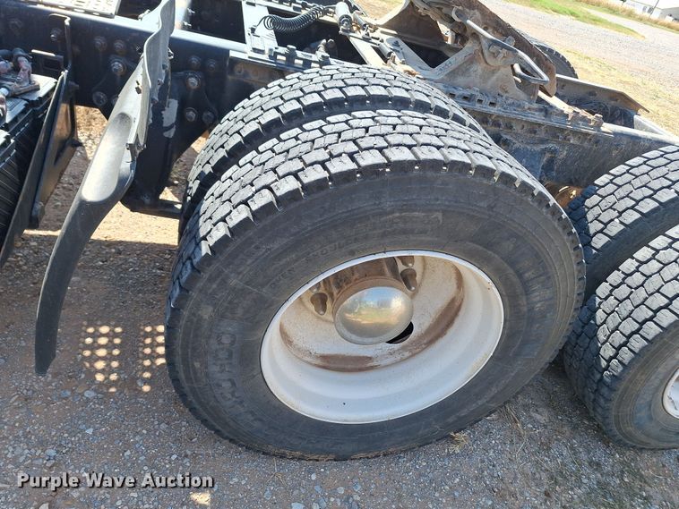 image for item EQ2312 2007 Sterling A-Line semi truck