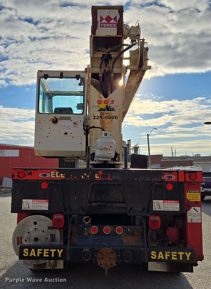 image for item EQ3832 2003 Sterling  L7500 crane truck