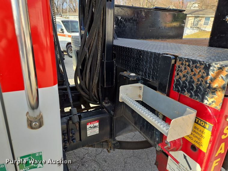 image for item EQ3832 2003 Sterling  L7500 crane truck