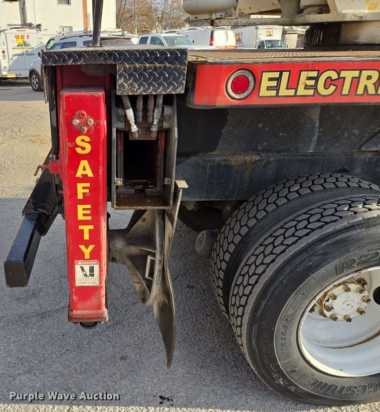 image for item EQ3832 2003 Sterling  L7500 crane truck