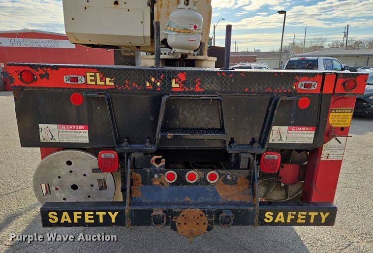 image for item EQ3832 2003 Sterling  L7500 crane truck