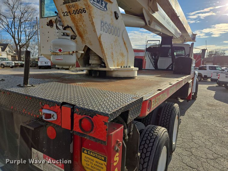 image for item EQ3832 2003 Sterling  L7500 crane truck