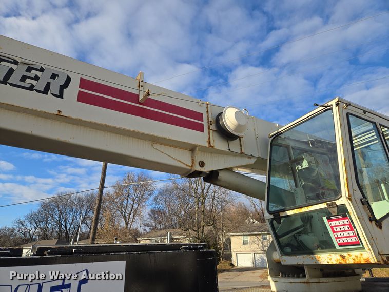 image for item EQ3832 2003 Sterling  L7500 crane truck