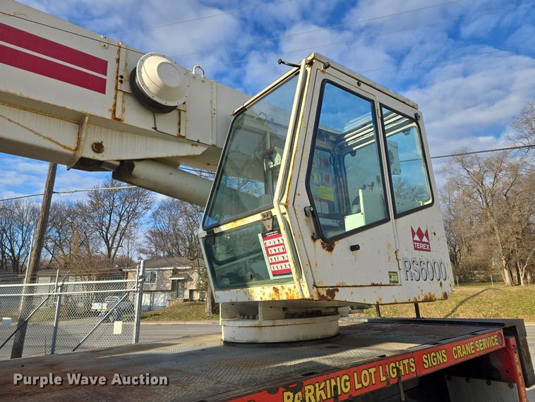 image for item EQ3832 2003 Sterling  L7500 crane truck