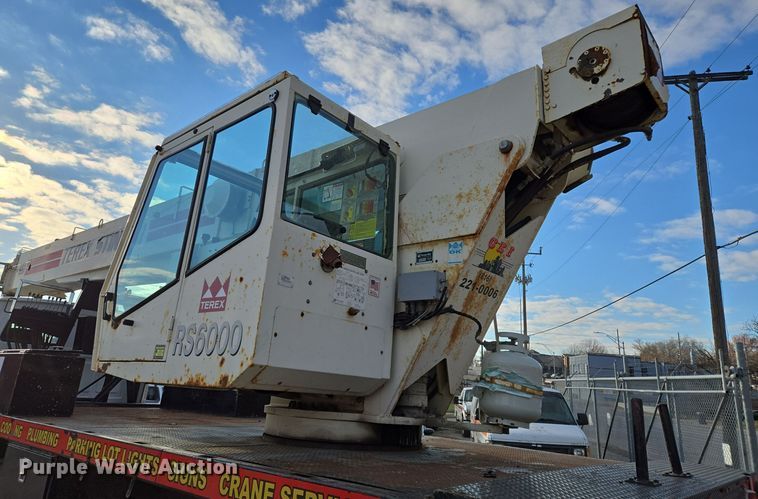 image for item EQ3832 2003 Sterling  L7500 crane truck