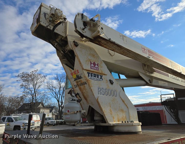 image for item EQ3832 2003 Sterling  L7500 crane truck