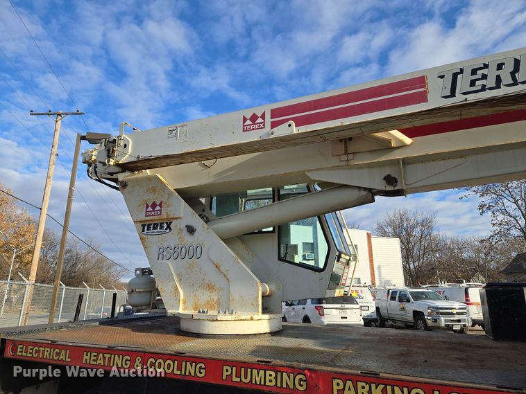 image for item EQ3832 2003 Sterling  L7500 crane truck