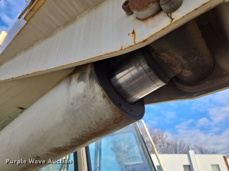 image for item EQ3832 2003 Sterling  L7500 crane truck