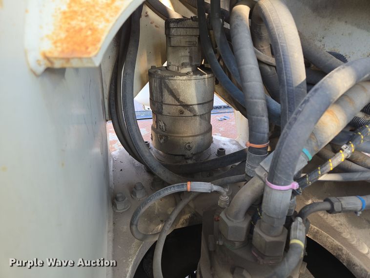 image for item EQ3832 2003 Sterling  L7500 crane truck