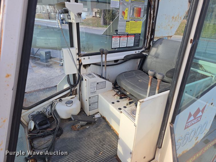 image for item EQ3832 2003 Sterling  L7500 crane truck