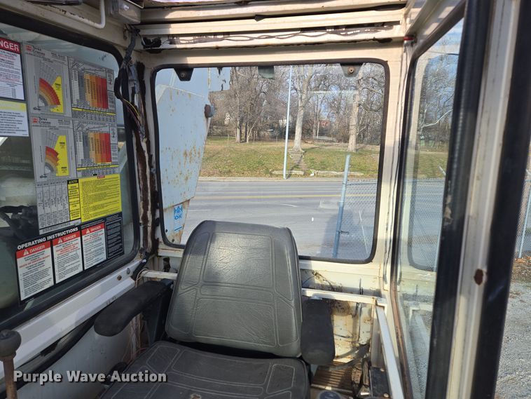 image for item EQ3832 2003 Sterling  L7500 crane truck