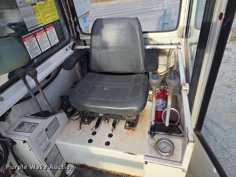 image for item EQ3832 2003 Sterling  L7500 crane truck