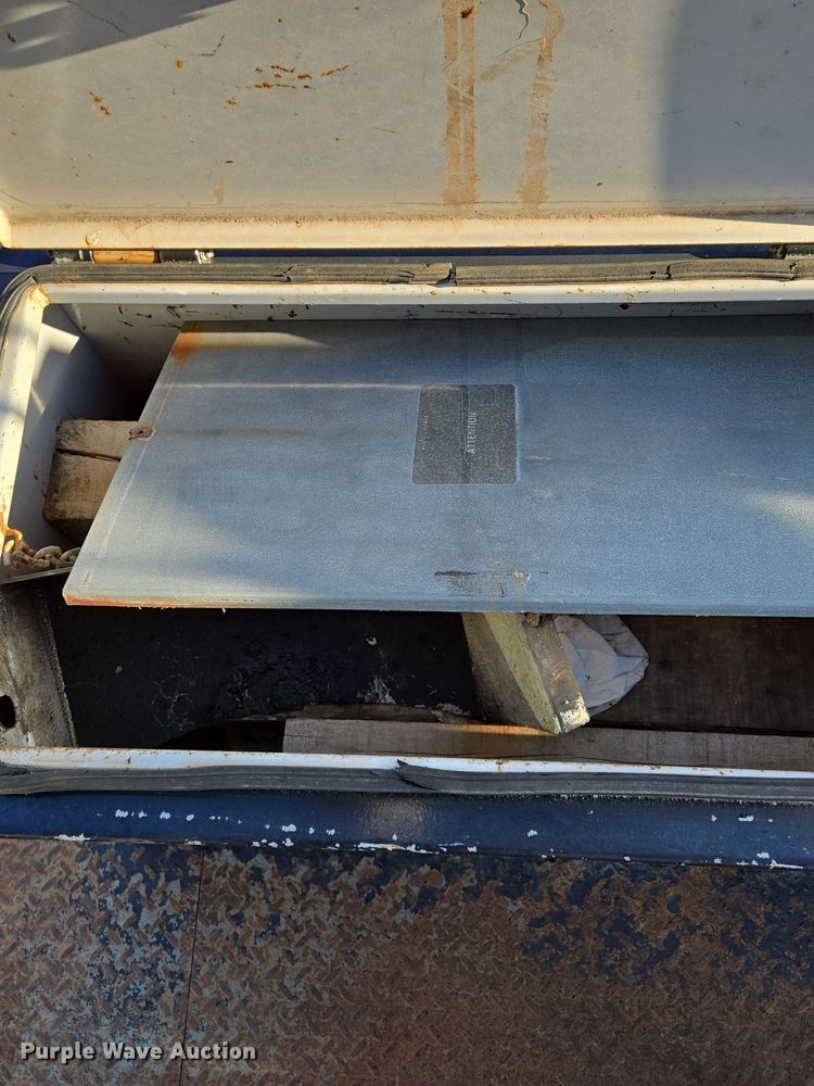 image for item EQ3832 2003 Sterling  L7500 crane truck