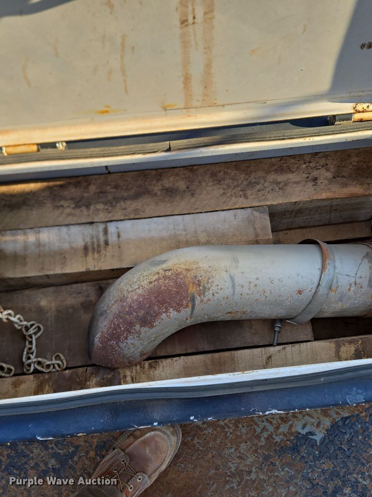 image for item EQ3832 2003 Sterling  L7500 crane truck