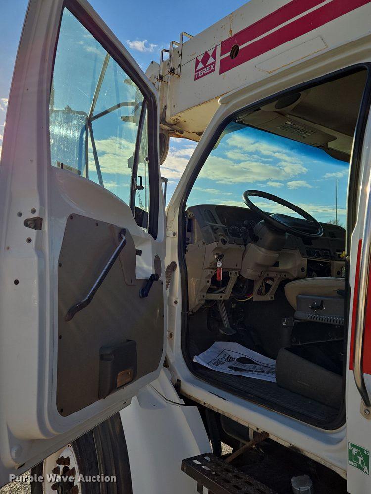 image for item EQ3832 2003 Sterling  L7500 crane truck