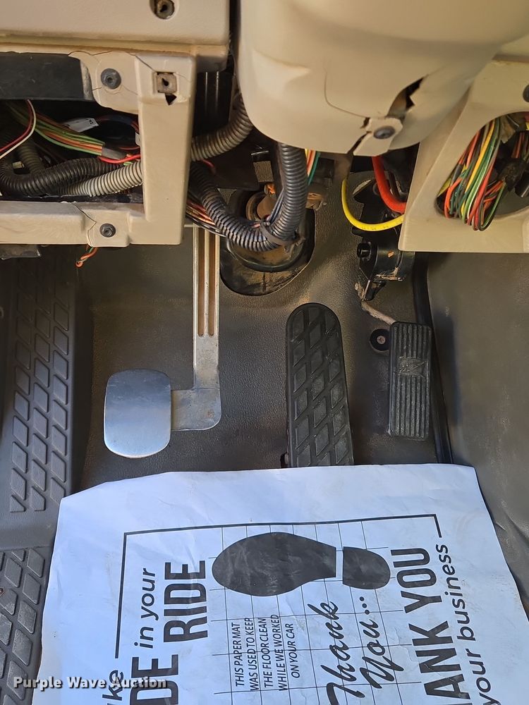 image for item EQ3832 2003 Sterling  L7500 crane truck