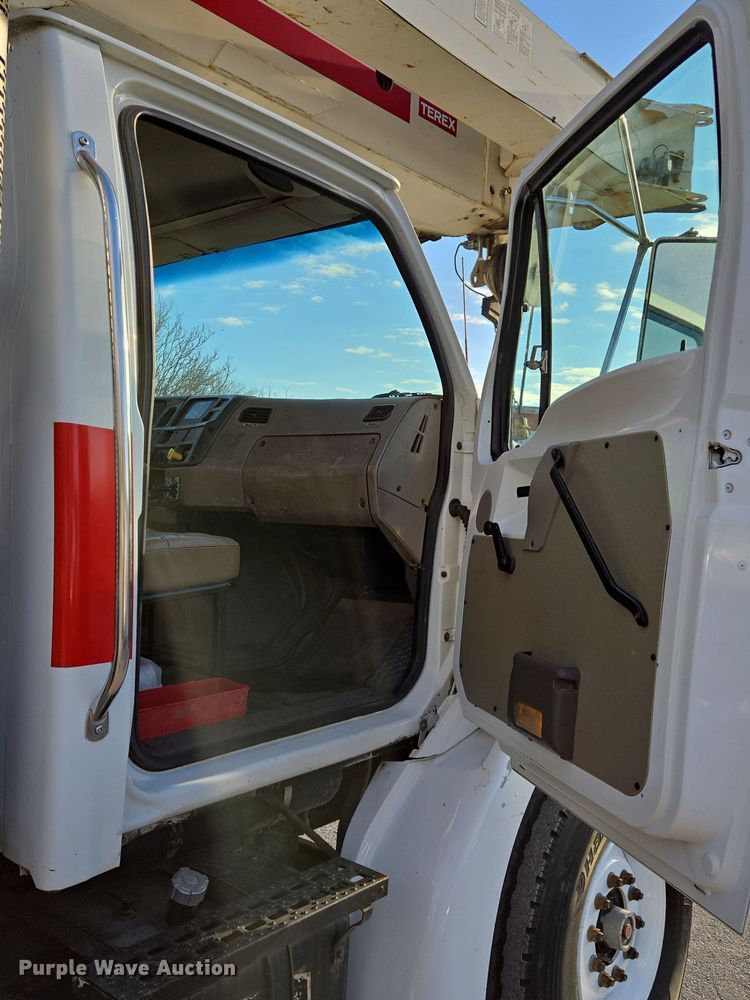 image for item EQ3832 2003 Sterling  L7500 crane truck