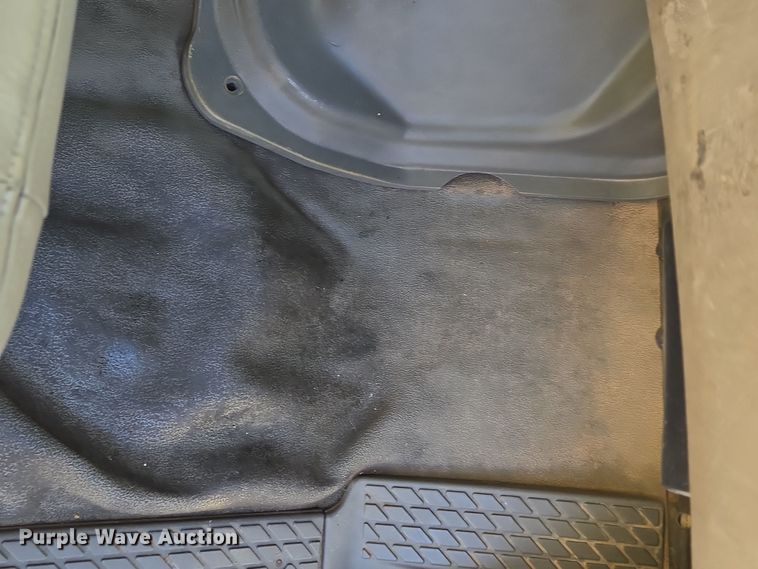 image for item EQ3832 2003 Sterling  L7500 crane truck