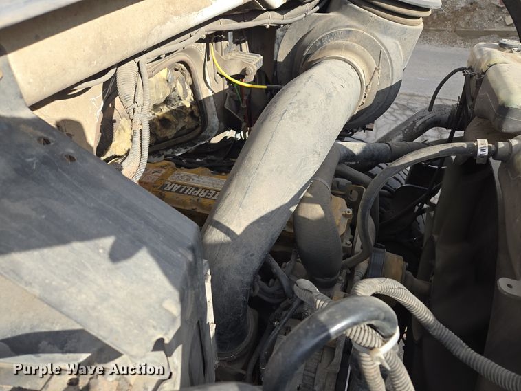 image for item EQ3832 2003 Sterling  L7500 crane truck