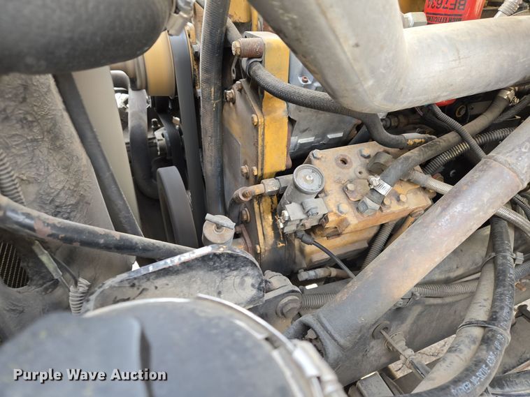 image for item EQ3832 2003 Sterling  L7500 crane truck