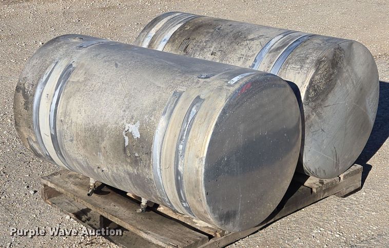 image for item EQ3910 Fuel tanks 