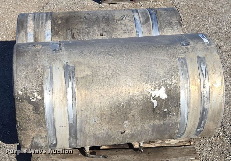 image for item EQ3910 Fuel tanks 