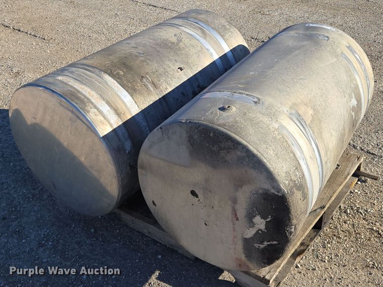 image for item EQ3910 Fuel tanks 