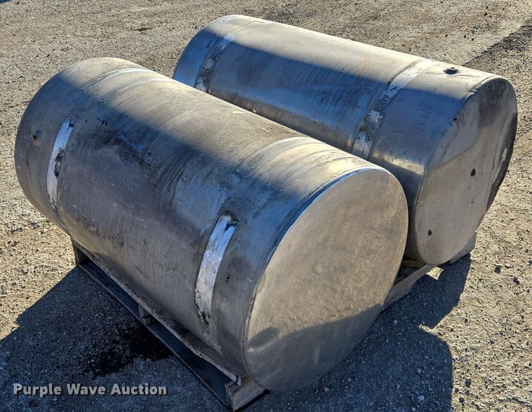 image for item EQ3910 Fuel tanks 