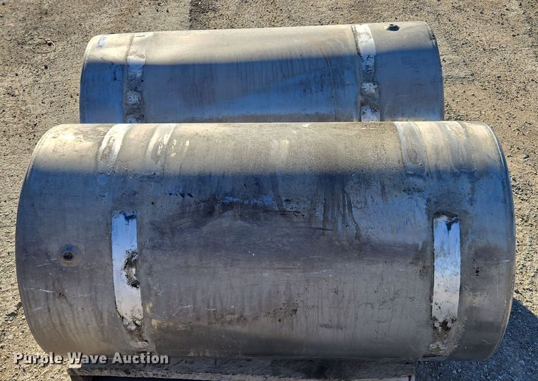 image for item EQ3910 Fuel tanks 