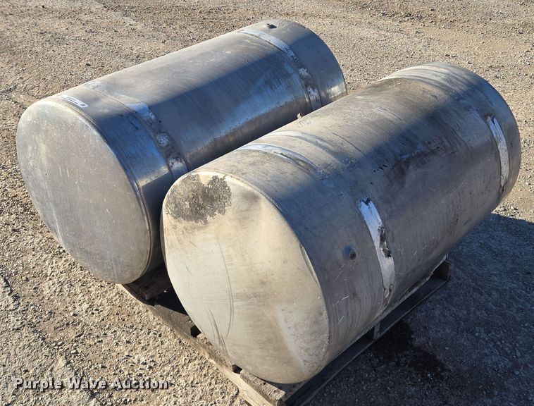 image for item EQ3910 Fuel tanks 