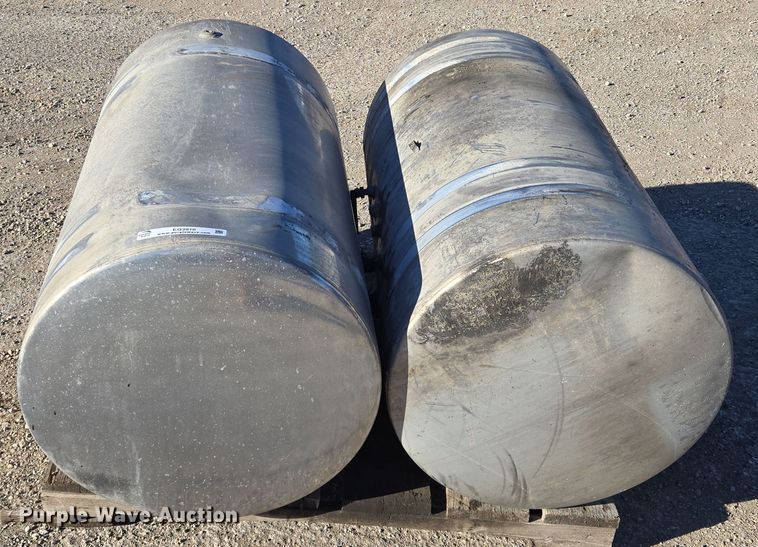 image for item EQ3910 Fuel tanks 