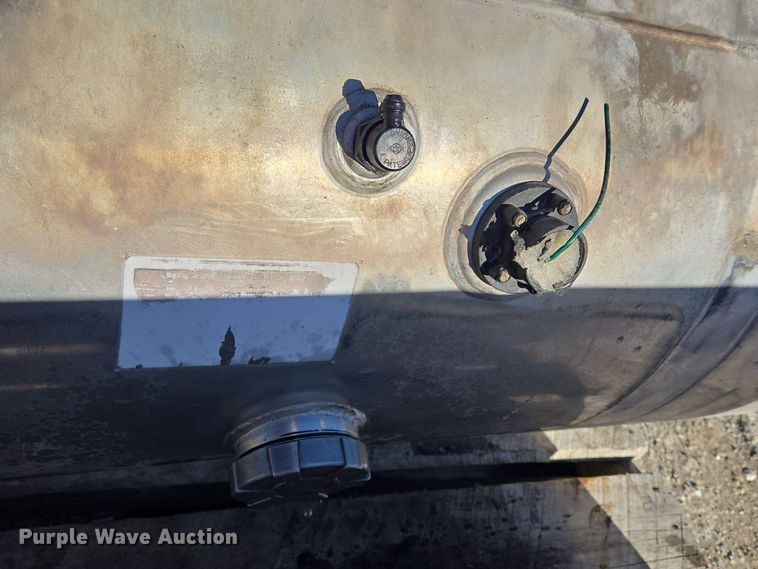 image for item EQ3910 Fuel tanks 