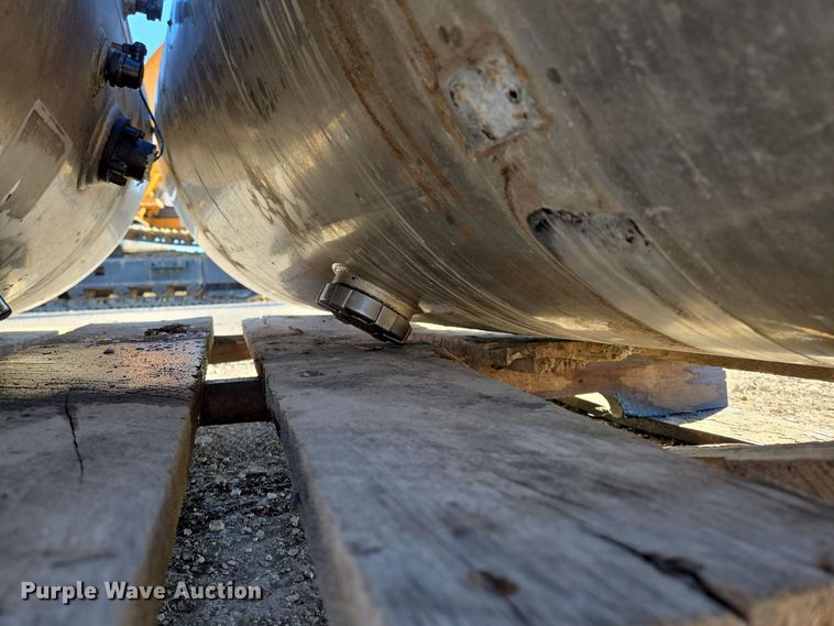 image for item EQ3910 Fuel tanks 