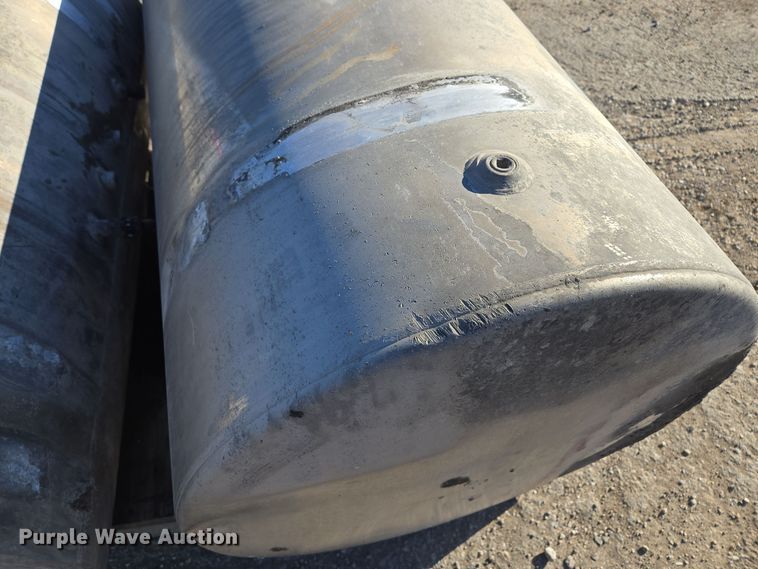 image for item EQ3910 Fuel tanks 