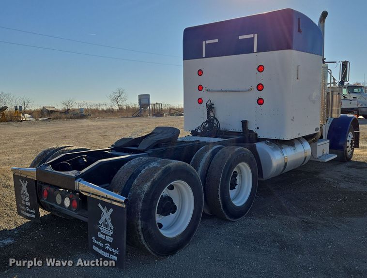 image for item EQ3911 2001 Peterbilt 379 semi truck