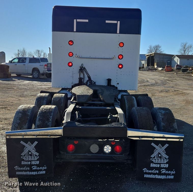 image for item EQ3911 2001 Peterbilt 379 semi truck