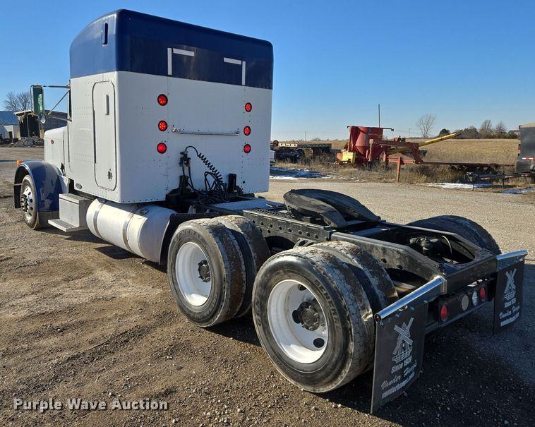 image for item EQ3911 2001 Peterbilt 379 semi truck