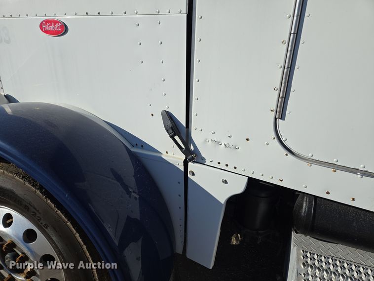 image for item EQ3911 2001 Peterbilt 379 semi truck