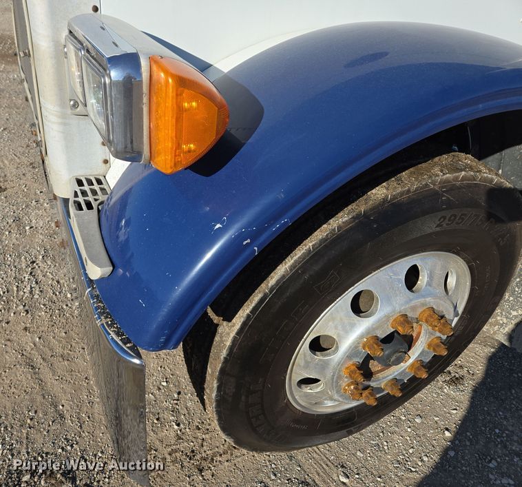 image for item EQ3911 2001 Peterbilt 379 semi truck