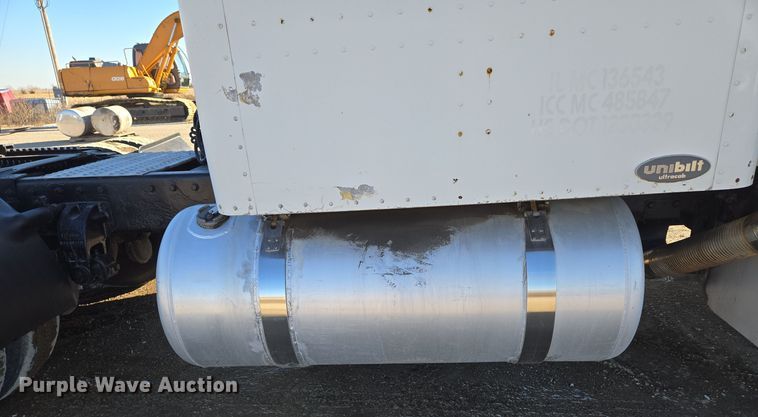 image for item EQ3911 2001 Peterbilt 379 semi truck