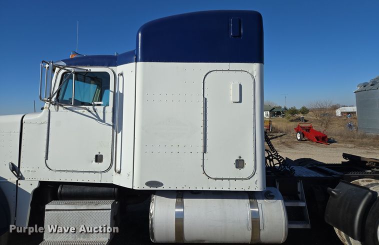 image for item EQ3911 2001 Peterbilt 379 semi truck