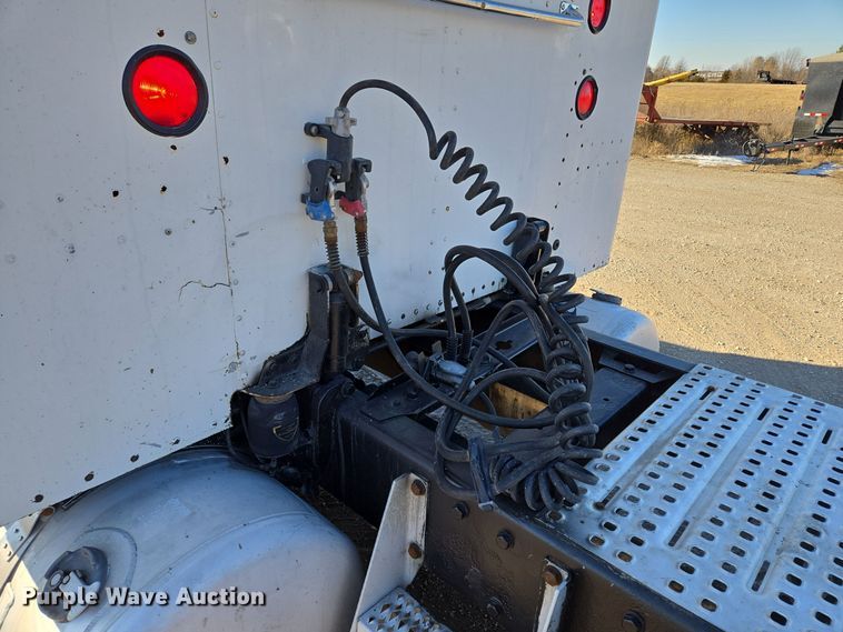 image for item EQ3911 2001 Peterbilt 379 semi truck