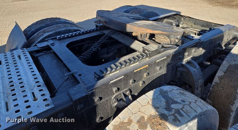 image for item EQ3911 2001 Peterbilt 379 semi truck