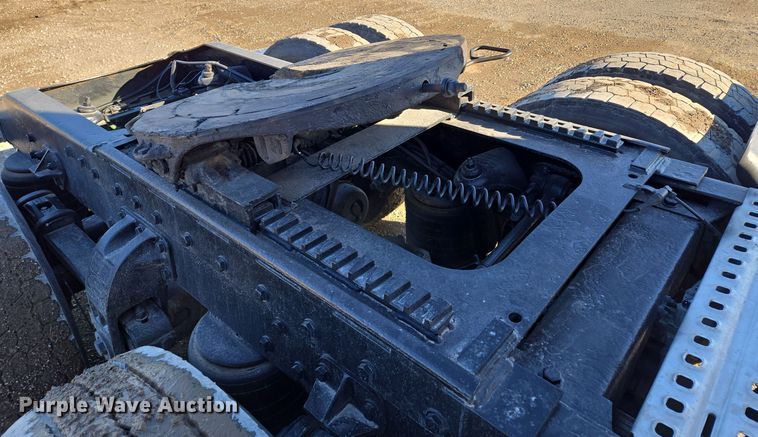 image for item EQ3911 2001 Peterbilt 379 semi truck