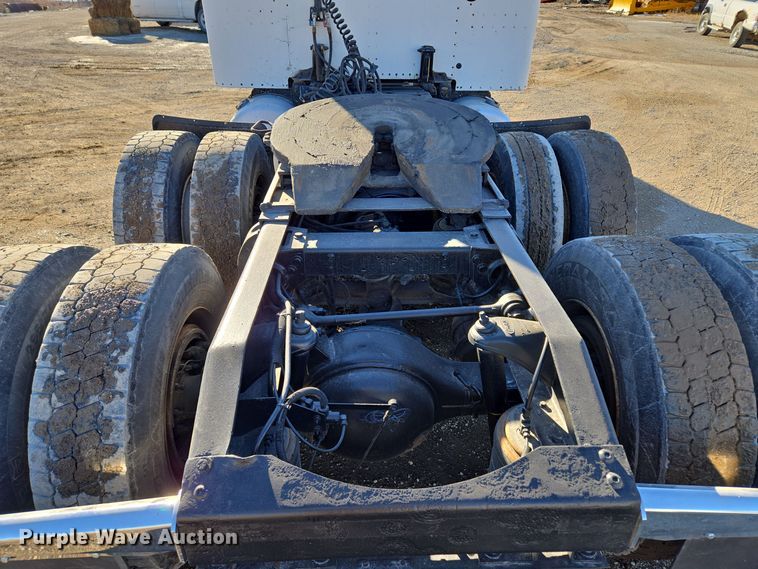 image for item EQ3911 2001 Peterbilt 379 semi truck