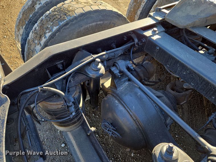 image for item EQ3911 2001 Peterbilt 379 semi truck