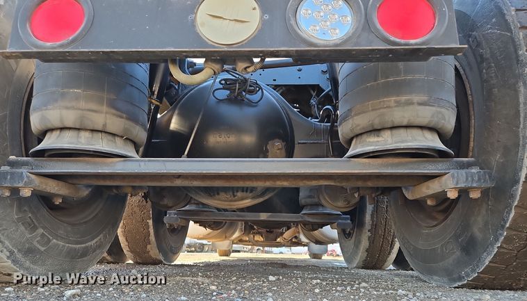 image for item EQ3911 2001 Peterbilt 379 semi truck