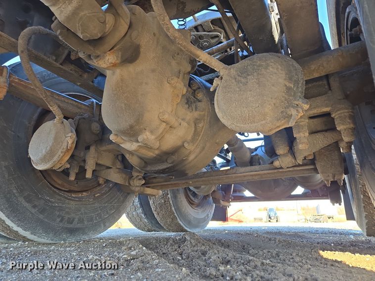 image for item EQ3911 2001 Peterbilt 379 semi truck