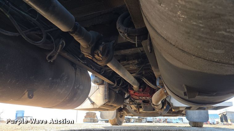 image for item EQ3911 2001 Peterbilt 379 semi truck